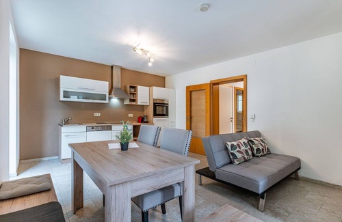Klagenfurt am Woerthersee Apartment | Nice apartment for 5 guests with WIFI, terrace and parking