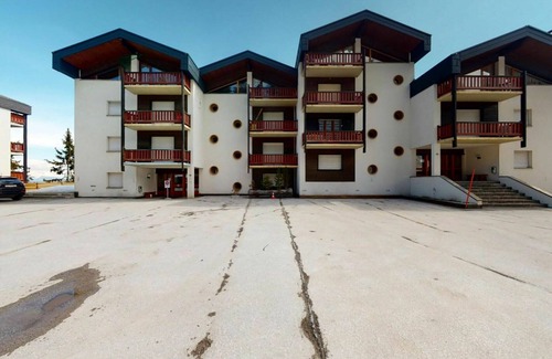 Heremence Apartment | Nice apartment for 4 guests with WIFI, pool, TV, balcony, panoramic view and parking