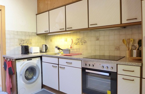 Hünibach Apartment | Nice apartment for 4 people with WIFI, TV and balcony