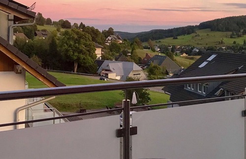 Bernau Apartment | Nice apartment for 6 guests with WIFI, TV, terrace, pets allowed and parking