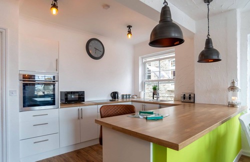Saint Goran Apartment | Nice apartment for 4 guests with WIFI, TV, pets allowed and parking