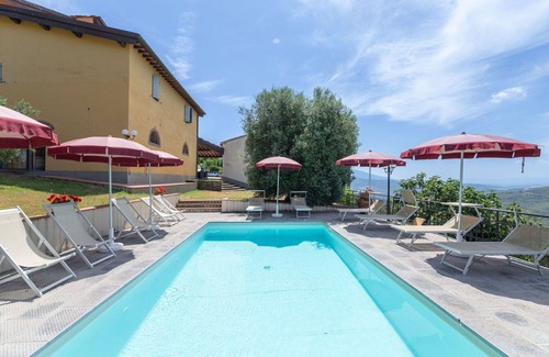 Montebonello Apartment | Nice apartment for 8 guests with pool, WIFI, TV, pets allowed, panoramic view and parking