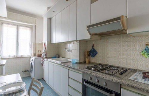 Vallecrosia Apartment | Nice apartment for 5 people with WIFI, TV, balcony, pets allowed and parking