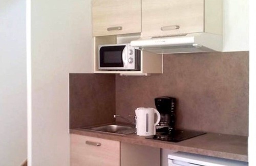 Saint-Christol House | Nice apartment in villa for 4 people with WIFI, pool, TV, terrace, pets allowed and parking