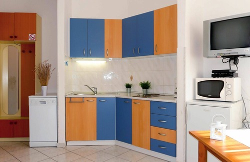 Sveti Vid Dobrinjski Apartment | Nice apartment for 4 guests with A/C, WIFI, pool, TV, patio and pets allowed