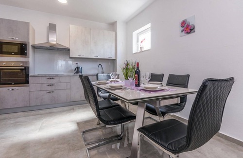 Sveti Filip i Jakov Apartment | Nice apartment in Gornje Rastane