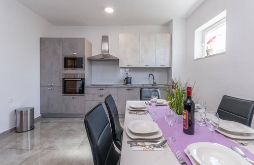 Sveti Filip i Jakov Apartment | Nice apartment in Gornje Rastane