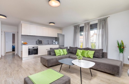 Pjescana Uvala Apartment | Nice apartment in Pjescana Uvala