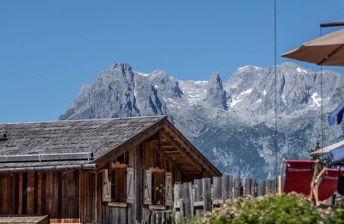 Pfarrwerfen House | Nice apartment in villa for 4 people with WIFI, TV, terrace, pets allowed and parking