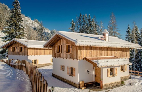 Pfarrwerfen House | Nice apartment in villa for 6 people with WIFI, TV, terrace, pets allowed and parking