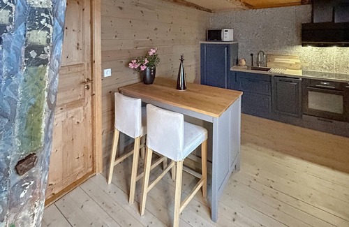 Fitjar Apartment | Nice apartment in Fitjar with WiFi
