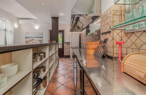 Jadranovo Apartment | Nice apartment in Jadranovo with WiFi