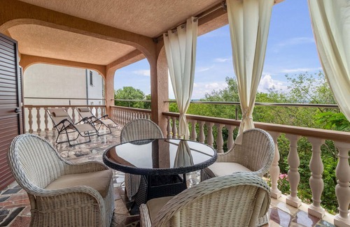 Jadranovo Apartment | Nice apartment in Jadranovo with WiFi