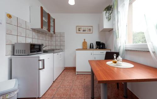 Karlobag Apartment | Nice Apartment In Karlobag With Wifi