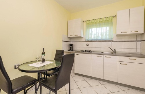 Povljana Apartment | Nice apartment in Povljana with WiFi