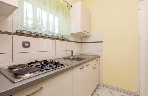 Povljana Apartment | Nice apartment in Povljana with WiFi