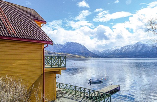 Rosendal Apartment | Nice apartment in Rosendal with sauna