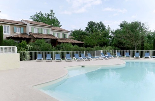 Montauroux House | Nice apartment in villa for 8 guests with A/C, pool, WIFI, TV, terrace, pets allowed and parking