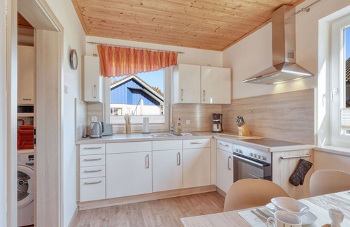 Altefaehr House | Nice apartment in villa for 4 people with WIFI, TV and terrace