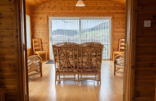 Drumnadrochit House | Nice apartment in villa for 6 guests with WIFI, TV, patio, panoramic view and parking