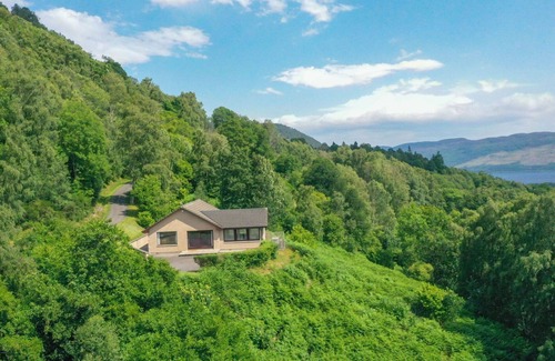 Drumnadrochit House | Nice apartment in villa for 6 guests with WIFI, TV, patio, panoramic view and parking