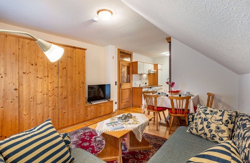 Arriach Villa | Nice apartment in villa for 4 people with WIFI, TV, patio and parking