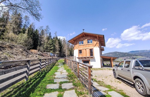 Livo Villa | Nice apartment in villa for 12 guests with WIFI, TV, patio and parking