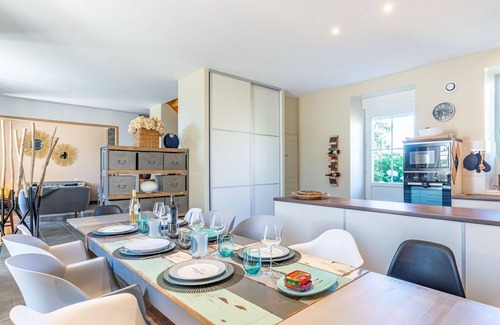 Caden Villa | Nice apartment in villa for 12 guests with private pool, WIFI, TV, terrace and parking