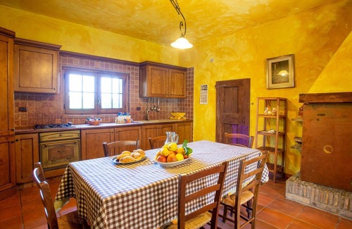 Casalbordino House | Nice apartment in villa for 12 people with pool, WIFI, TV, patio, pets allowed and parking
