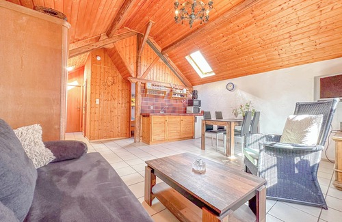 Meisburg Apartment | Nice apartment near a bistro and beer garden