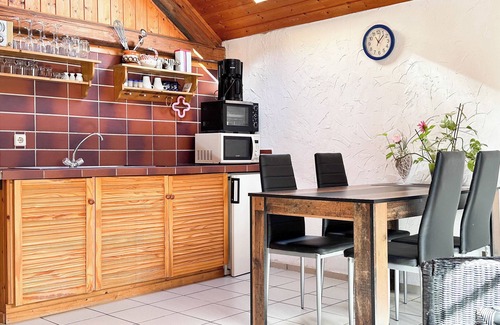 Meisburg Apartment | Nice apartment near a bistro and beer garden