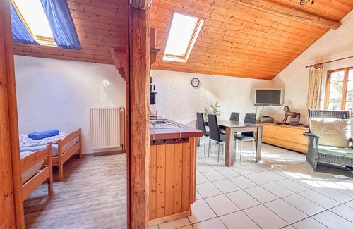 Meisburg Apartment | Nice apartment near a bistro and beer garden