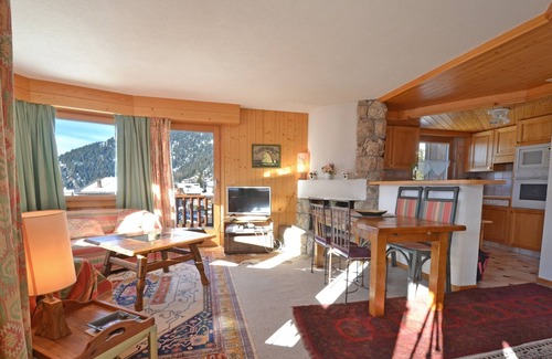Verbier Apartment | Nice apartment next to a bus stop, 4 minutes walk from the center and all amenities, in a quiet area