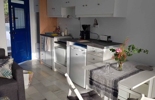 Naxos House | Nice apartment, small row house on the beach (Liz. No. 00000473361)