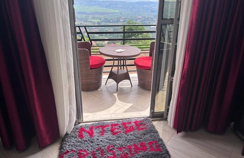 Kampala Apartment | Nice apartment with fiber optic internet 28 minutes from EBB.