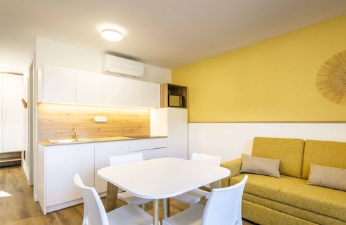 Strunjan Apartment | Nice apartment with pool, WIFI, A/C, TV, terrace, pets allowed, panoramic view and parking