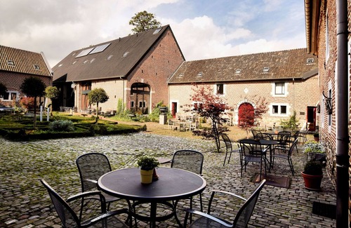 Richelle House | Nice apartments in a monumental square farm.