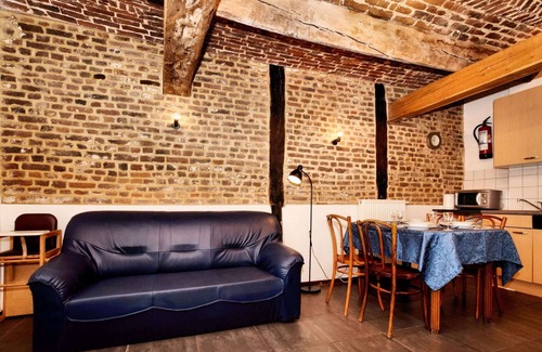 Richelle House | Nice apartments in a monumental square farm.