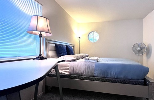 Stockton House | Nice Big Bedroom in 2500 SQFT Single House p2