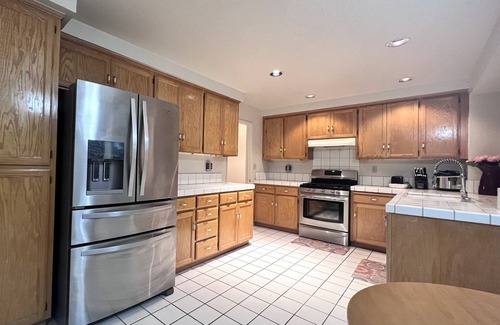 Stockton House | Nice Big Bedroom in 2500 SQFT Single House p2