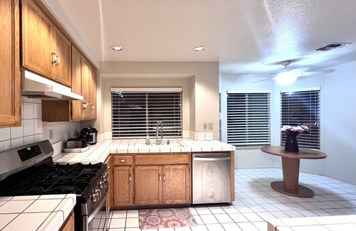 Stockton House | Nice Big Bedroom in 2500 SQFT Single House p2