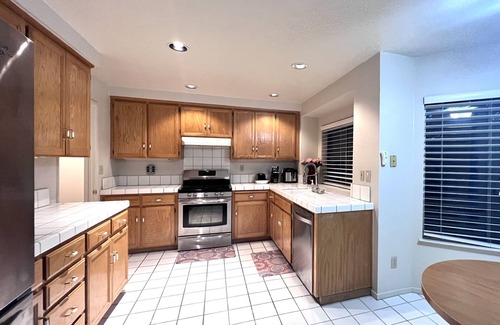 Stockton House | Nice Big Bedroom in 2500 SQFT Single House p2