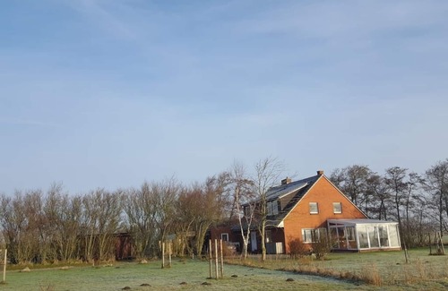 Osterhever Apartment | Nice, bright apartment right on the North Sea coast