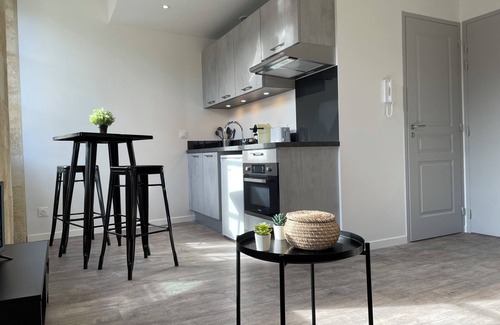 Saint-Michel - Nansouty - Saint-Genes Apartment | Nice bright flat with air conditioning and Bordeaux stone for 2p