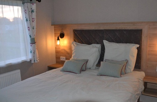 Merksplas House | Nice chalet on a luxury resort in Vlaanderen