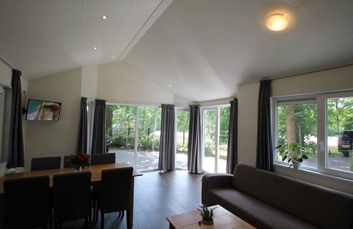 De Bult House | Nice chalet with dishwasher, surrounded by forest
