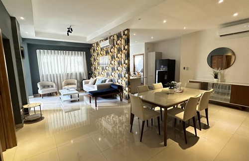 Sarasota Condo | Nice Condo walking distance bella vista Downtown Mall