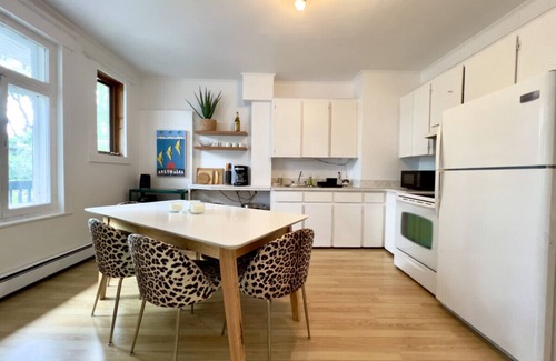 Vieux-Limoilou Condo | Nice Condo with Parking in Limoilou