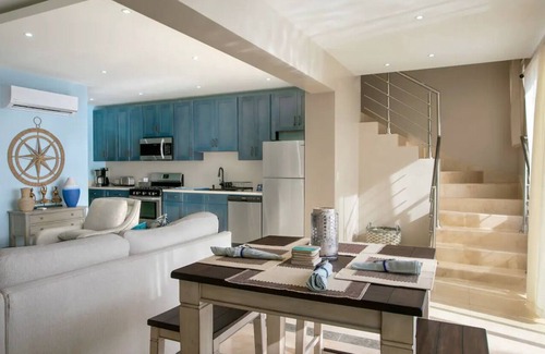 Beacon Hill House | Nice & Cosy 3BR Villa with private pool/Ocean View and beach access