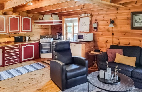 Kvinesdal House | Nice cottage on Grasåstunet with idyllic location by a small private lake.